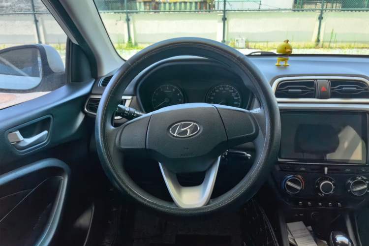 Used Hyundai Verna (older generation) 2017 1.4L Automatic YueXiang Edition China V-standard Steering Wheel