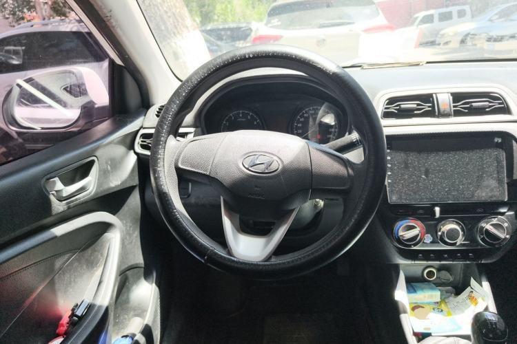 Used Hyundai Verna (older generation) 2017 1.4L Manual Refreshed Version China V Standard Steering Wheel