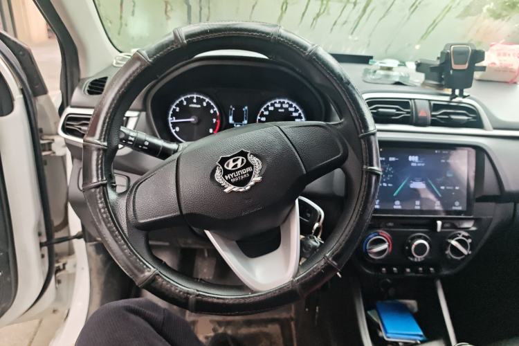 Used Hyundai Verna (older generation) 2017 1.4L Manual Huancailian Connected Version China V Standard Steering Wheel