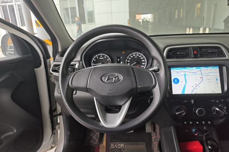Used Hyundai Verna (older generation) 2017 1.4L Automatic YueXiang Edition China V-standard Steering Wheel