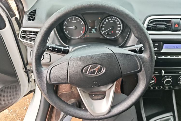 Used Hyundai Verna (older generation) 2017 1.4L Manual Refreshed Version China VI Standard Steering Wheel