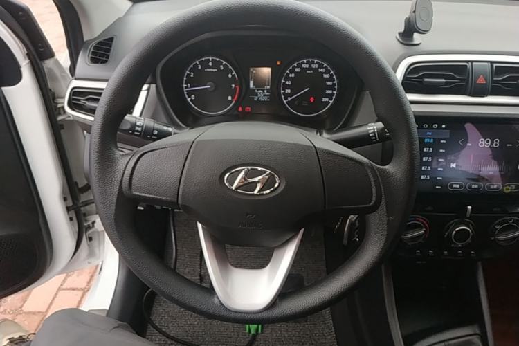 Used Hyundai Verna (older generation) 2017 1.4L Manual Refreshed Version China V Standard Steering Wheel