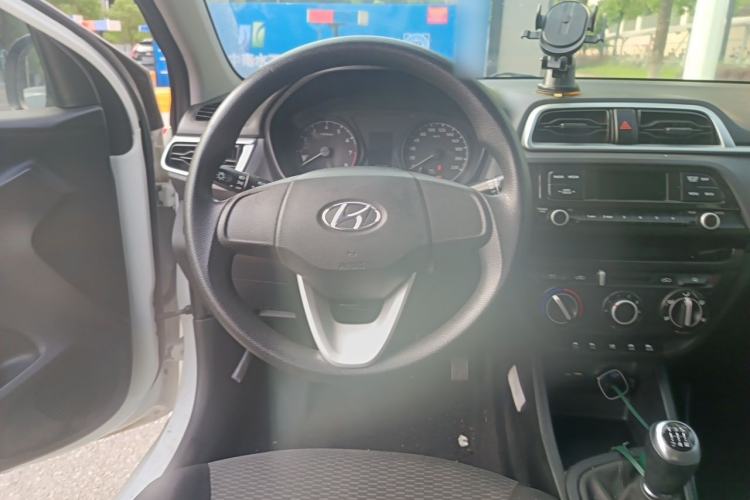 Used Hyundai Verna (older generation) 2017 1.4L Manual Huancai Edition China V Standard Steering Wheel