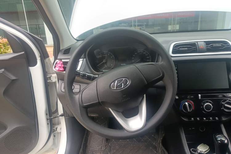 Used Hyundai Verna (older generation) 2017 1.4L Automatic YueXiang Edition China V-standard Steering Wheel
