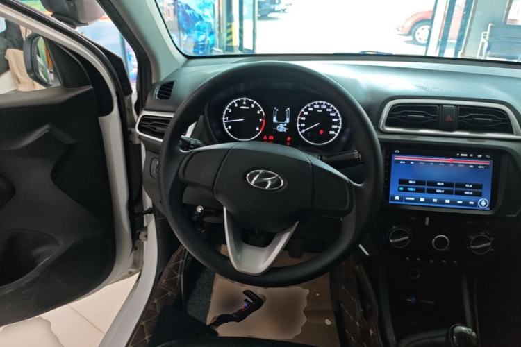 Used Hyundai Verna (older generation) 2017 1.4L Manual Refreshed Version China V Standard Steering Wheel