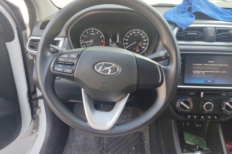 Used Hyundai Verna (older generation) 2017 1.4L Manual Huancailian Connected Version China V Standard Steering Wheel