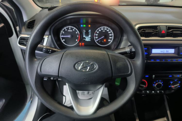 Used Hyundai Verna (older generation) 2017 1.4L Manual Refreshed Version China V Standard Steering Wheel