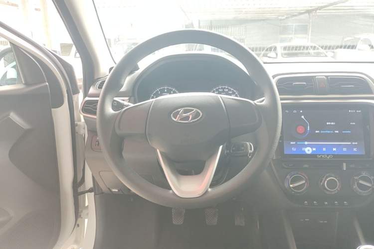 Used Hyundai Verna (older generation) 2017 1.4L Manual Huancai Edition China V Standard Steering Wheel