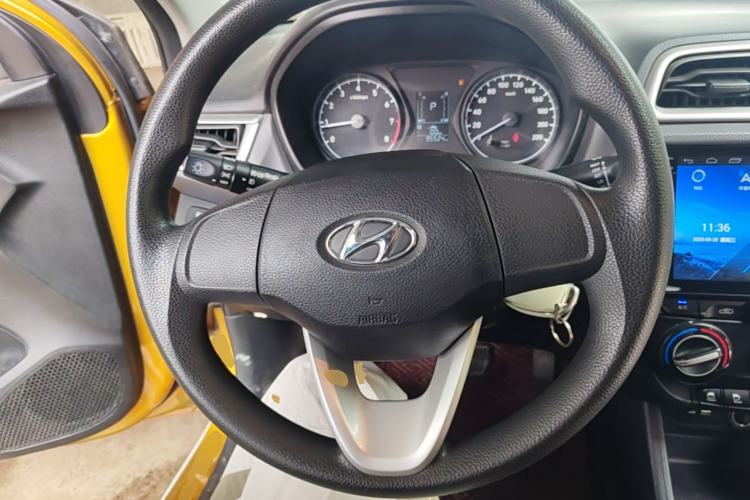 Used Hyundai Verna (older generation) 2017 1.4L Automatic YueXiang Edition China V-standard Steering Wheel