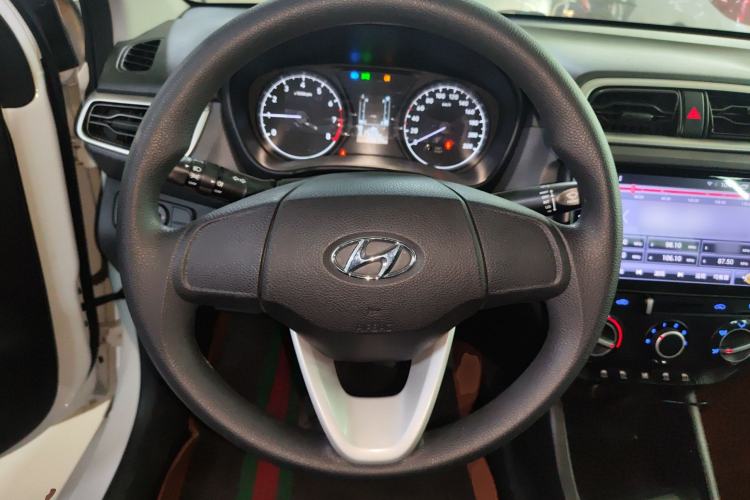 Used Hyundai Verna (older generation) 2017 1.4L Manual Refreshed Version China V Standard Steering Wheel