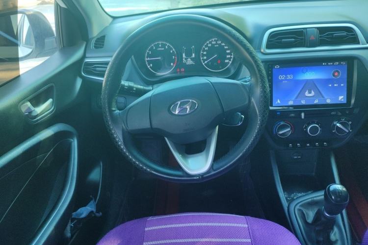 Used Hyundai Verna (older generation) 2017 1.4L Manual Refreshed Version China V Standard Steering Wheel