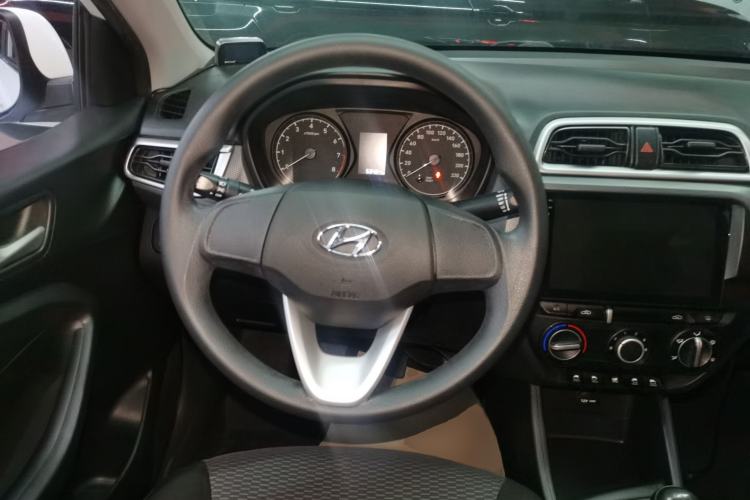 Used Hyundai Verna (older generation) 2017 1.4L Manual Refreshed Version China V Standard Steering Wheel