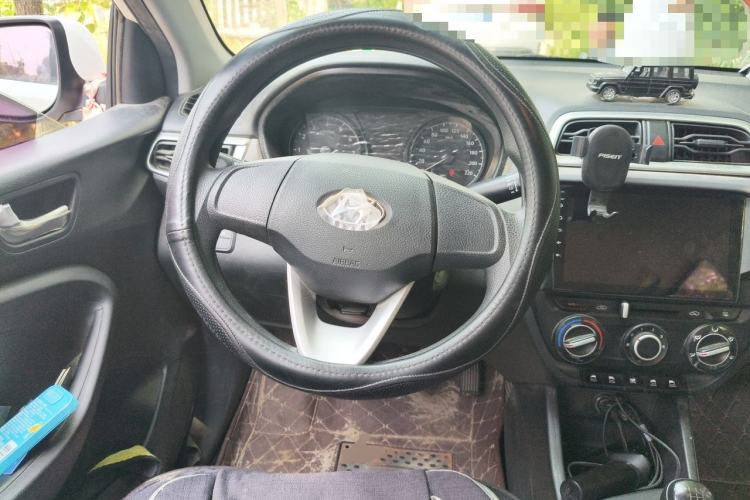 Used Hyundai Verna (older generation) 2017 1.4L Manual Refreshed Version China VI Standard Steering Wheel
