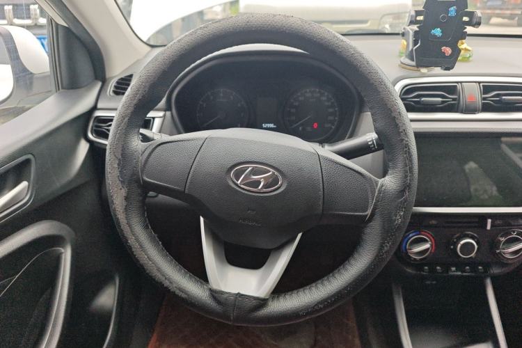Used Hyundai Verna (older generation) 2017 1.4L Manual Refreshed Version China V Standard Steering Wheel