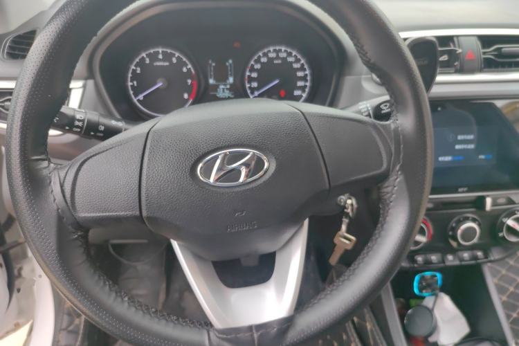 Used Hyundai Verna (older generation) 2017 1.4L Manual Refreshed Version China V Standard Steering Wheel
