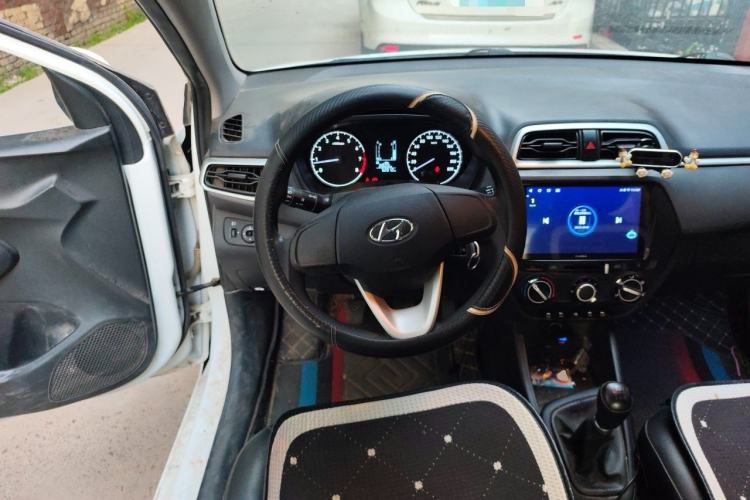 Used Hyundai Verna (older generation) 2017 1.4L Manual Refreshed Version China V Standard Steering Wheel