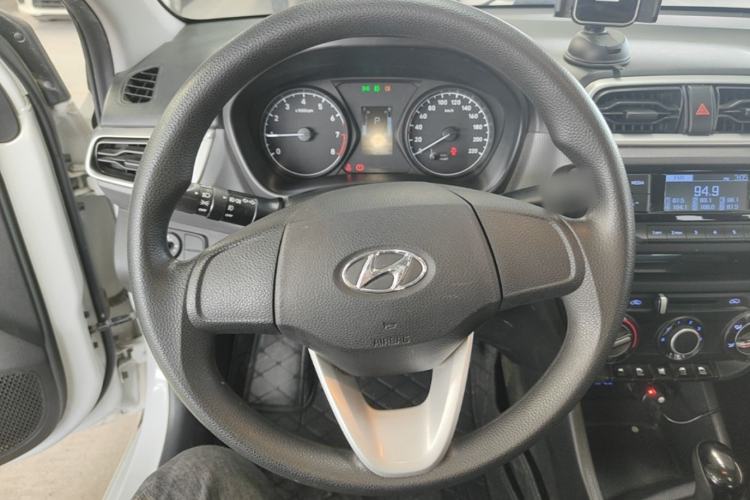 Used Hyundai Verna (older generation) 2017 1.4L Automatic YueXiang Edition China V-standard Steering Wheel