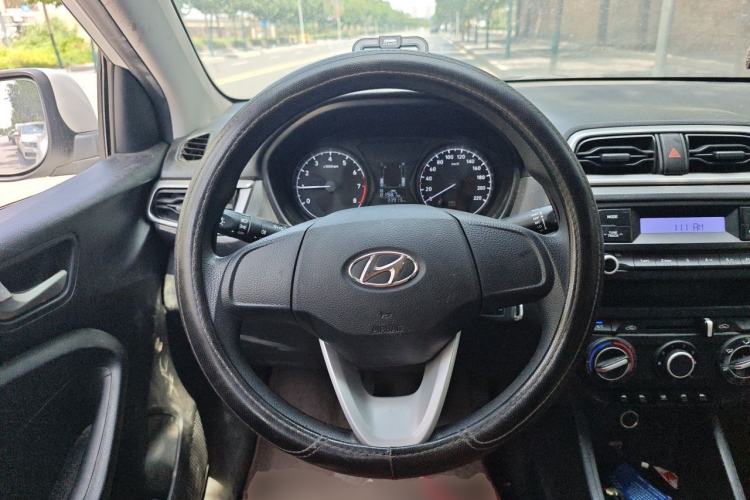 Used Hyundai Verna (older generation) 2017 1.4L Manual Refreshed Version China V Standard Steering Wheel