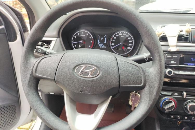 Used Hyundai Verna (older generation) 2017 1.4L Automatic YueXiang Edition China V-standard Steering Wheel