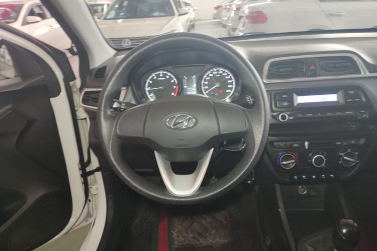 Used Hyundai Verna (older generation) 2017 1.4L Manual Refreshed Version China V Standard Steering Wheel
