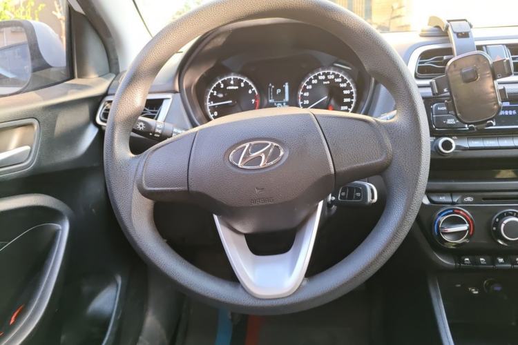 Used Hyundai Verna (older generation) 2017 1.4L Automatic YueXiang Edition China V-standard Steering Wheel
