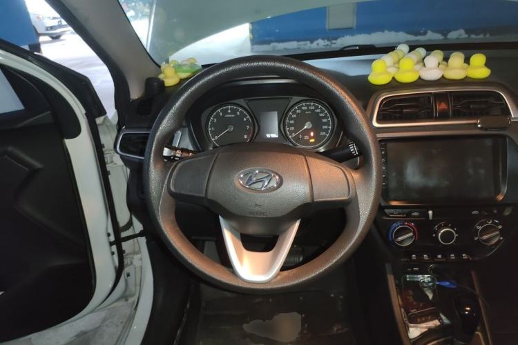 Used Hyundai Verna (older generation) 2017 1.4L Automatic YueXiang Edition China V-standard Steering Wheel