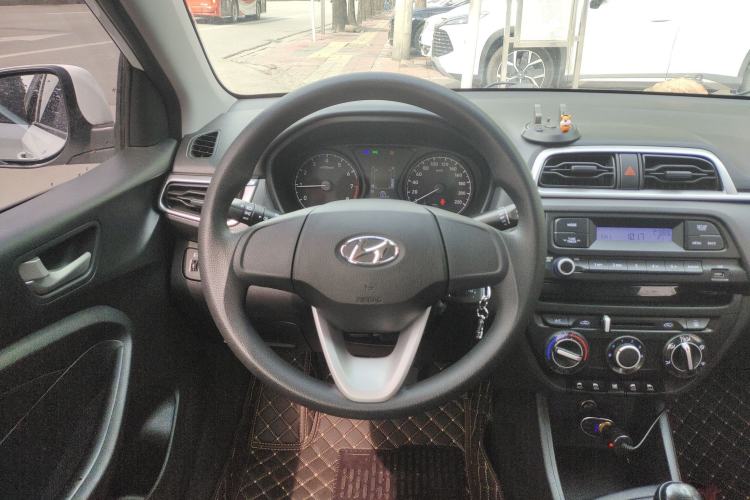 Used Hyundai Verna (older generation) 2017 1.4L Manual Refreshed Version China VI Standard Steering Wheel