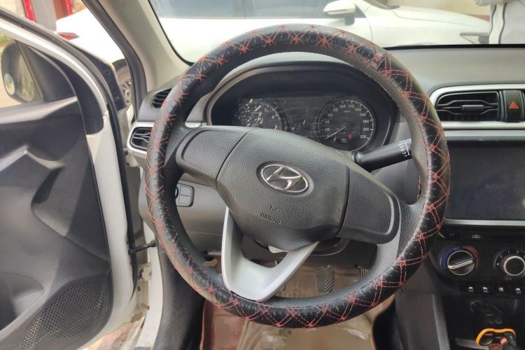 Used Hyundai Verna (older generation) 2017 1.4L Manual Refreshed Version China V Standard Steering Wheel