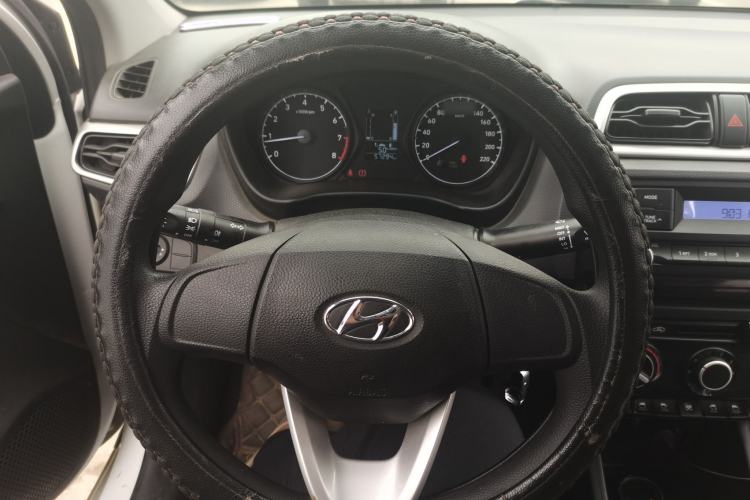 Used Hyundai Verna (older generation) 2017 1.4L Manual Refreshed Version China V Standard Steering Wheel