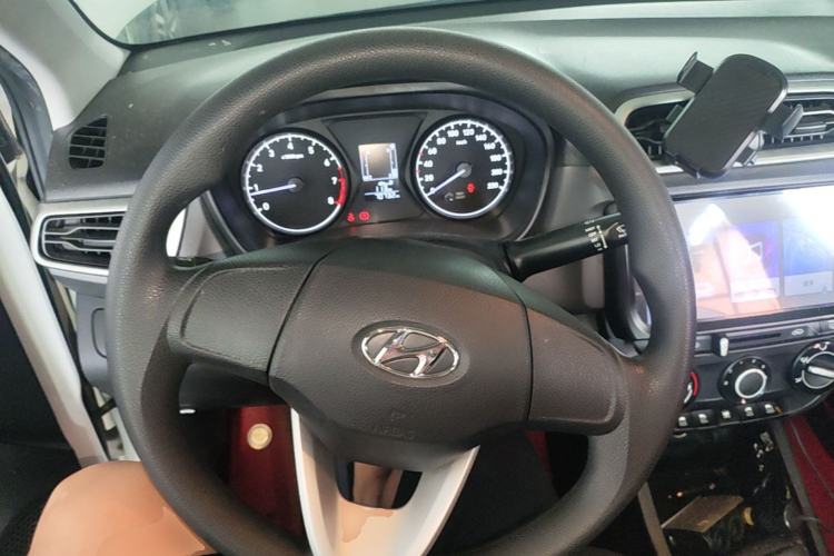 Used Hyundai Verna (older generation) 2017 1.4L Manual Refreshed Version China V Standard Steering Wheel