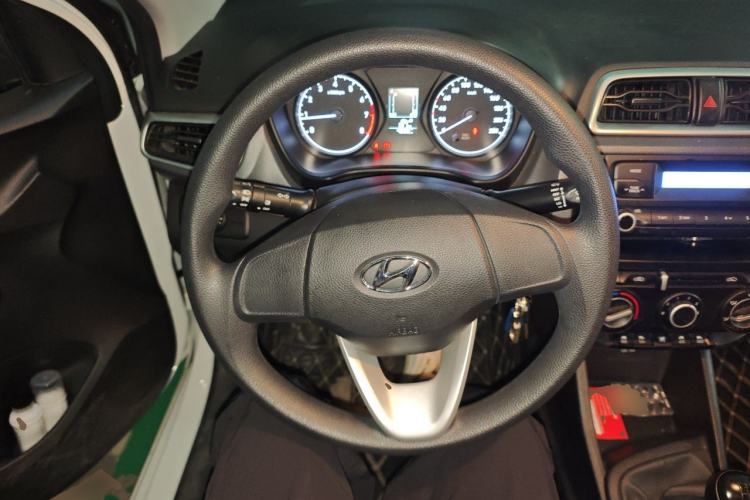 Used Hyundai Verna (older generation) 2017 1.4L Manual Refreshed Version China VI Standard Steering Wheel