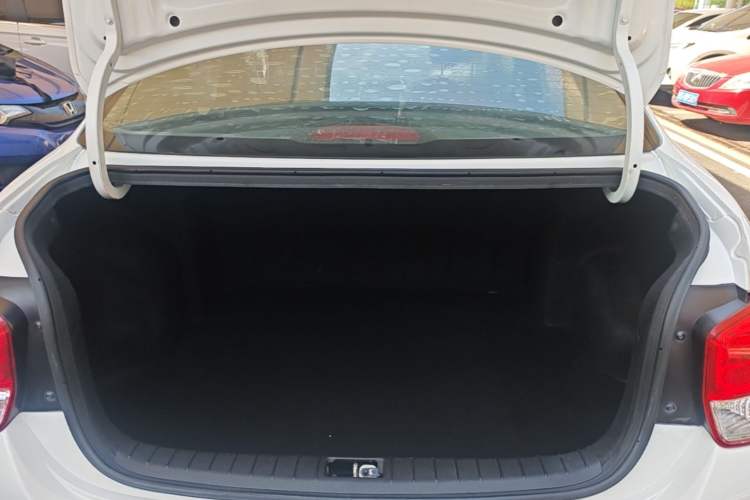 Used Hyundai Verna (older generation) 2017 1.4L Automatic YueXiang Edition China VI Standard Trunk