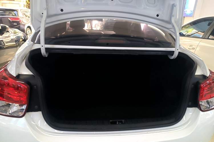 Used Hyundai Verna (older generation) 2017 1.4L Automatic YueXiang Edition China V-standard Trunk