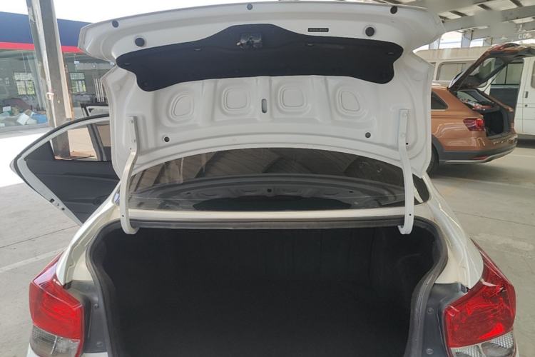 Used Hyundai Verna (older generation) 2017 1.4L Automatic YueXiang Edition China V-standard Trunk