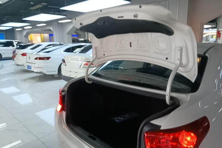 Used Hyundai Verna (older generation) 2017 1.4L Automatic YueXiang Edition China V-standard Trunk