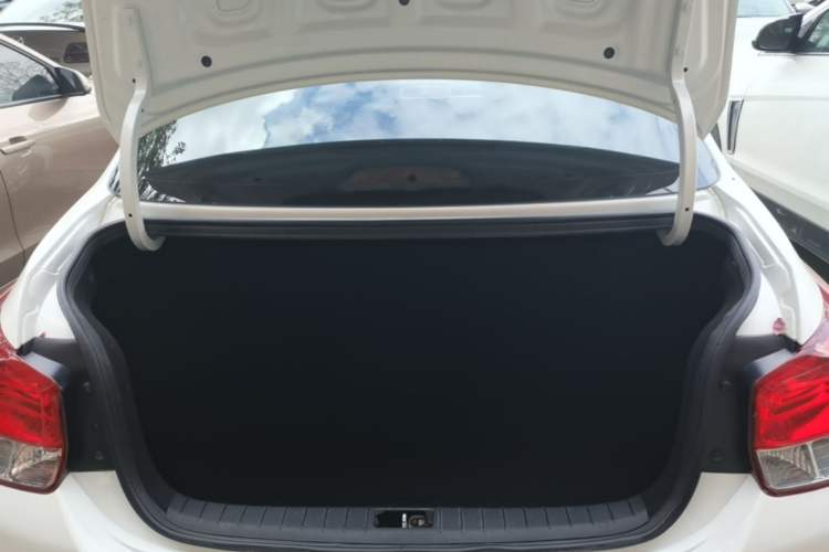 Used Hyundai Verna (older generation) 2017 1.4L Automatic YueXiang Edition China V-standard Trunk