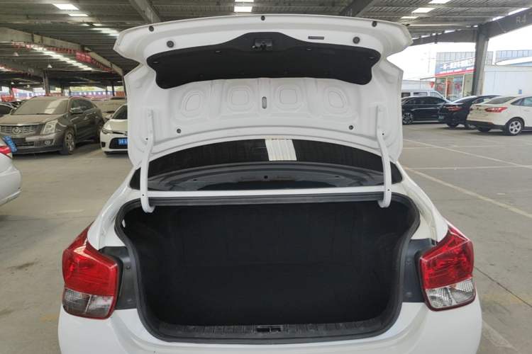 Used Hyundai Verna (older generation) 2017 1.4L Automatic YueXiang Edition China V-standard Trunk