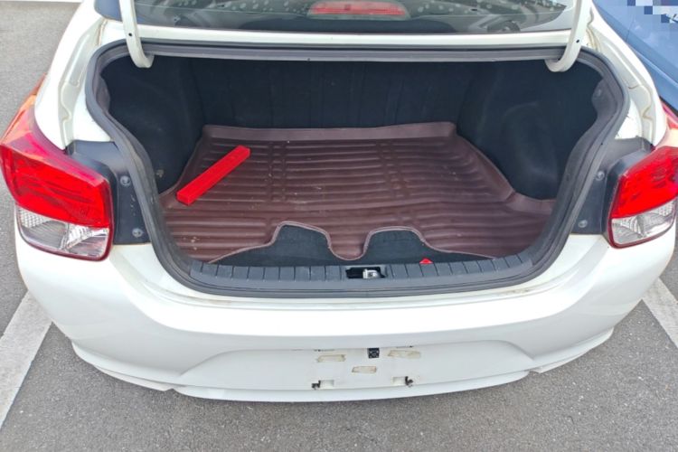 Used Hyundai Verna (older generation) 2017 1.4L Manual Colorful Skyroof Version China VI Standard Trunk
