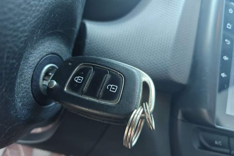 Used Hyundai Verna (older generation) 2017 1.4L Manual Huancai Edition China V Standard Vehicle Key