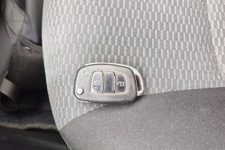 Used Hyundai Verna (older generation) 2017 1.4L Manual Refreshed Version China V Standard Vehicle Key
