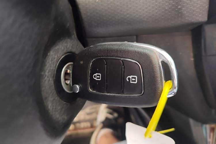 Used Hyundai Verna (older generation) 2017 1.4L Manual Huancai Edition China V Standard Vehicle Key