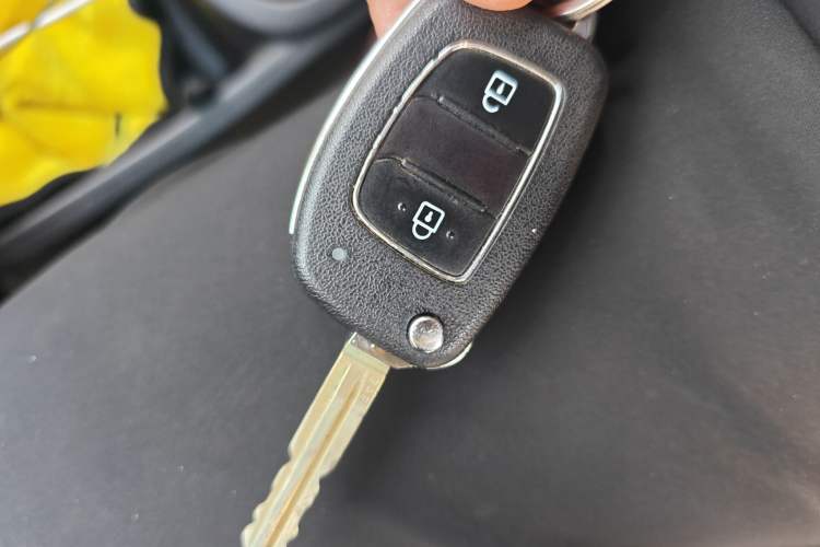 Used Hyundai Verna (older generation) 2017 1.4L Manual Refreshed Version China VI Standard Vehicle Key