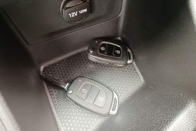 Used Hyundai Verna (older generation) 2017 1.4L Manual Refreshed Version China V Standard Vehicle Key