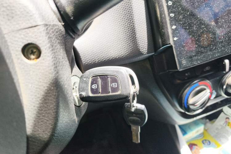 Used Hyundai Verna (older generation) 2017 1.4L Manual Refreshed Version China V Standard Vehicle Key