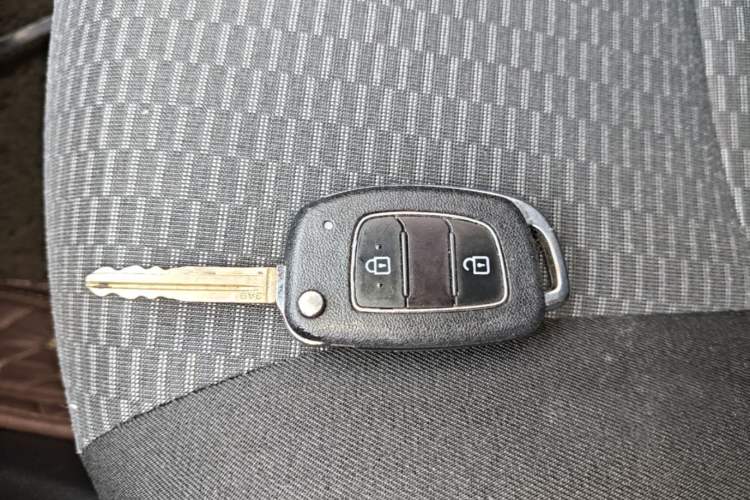 Used Hyundai Verna (older generation) 2017 1.4L Manual Refreshed Version China VI Standard Vehicle Key