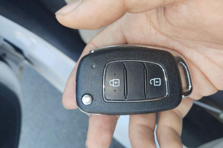 Used Hyundai Verna (older generation) 2017 1.4L Manual Huancailian Connected Version China V Standard Vehicle Key