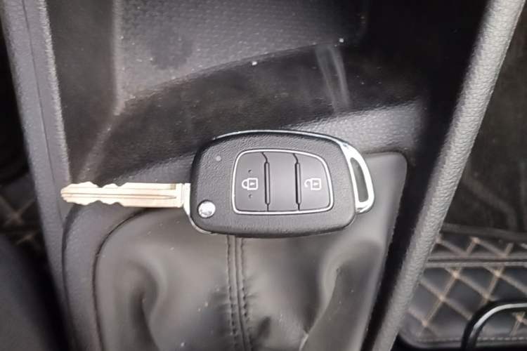 Used Hyundai Verna (older generation) 2017 1.4L Manual Refreshed Version China VI Standard Vehicle Key