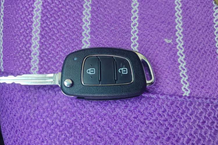 Used Hyundai Verna (older generation) 2017 1.4L Manual Refreshed Version China V Standard Vehicle Key