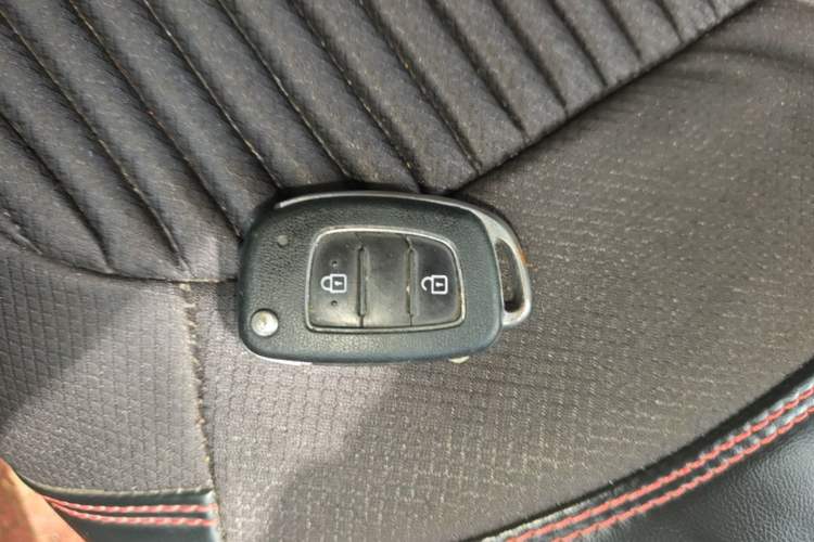 Used Hyundai Verna (older generation) 2017 1.4L Manual Huancai Edition China V Standard Vehicle Key