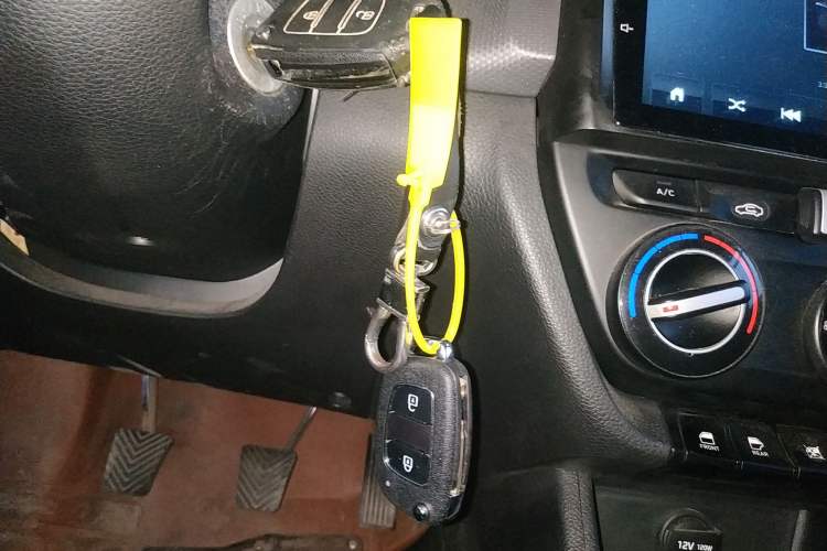 Used Hyundai Verna (older generation) 2017 1.4L Manual Refreshed Version China VI Standard Vehicle Key